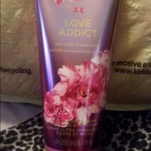 🚨FINAL PRICE🚨Victoria Secret Body Lotion